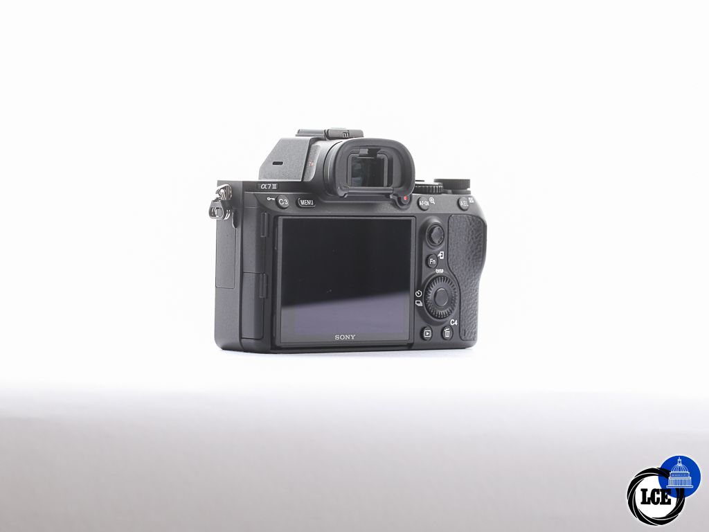 Sony A7 III body [slight screen discoloration] [3*] | 10115274 