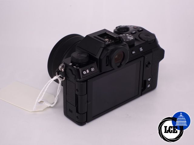 FujiFilm X-S10 + 15-45mm F3.5-5.6 OIS PZ