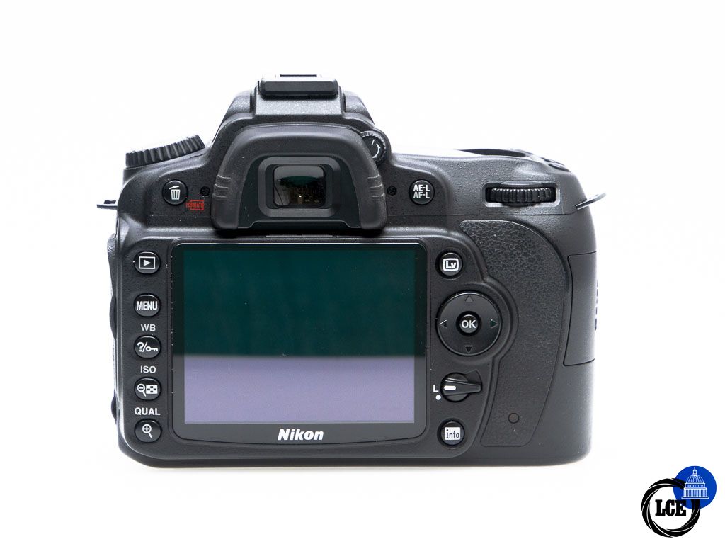 Nikon D90 + AF-S 18-105mm VR