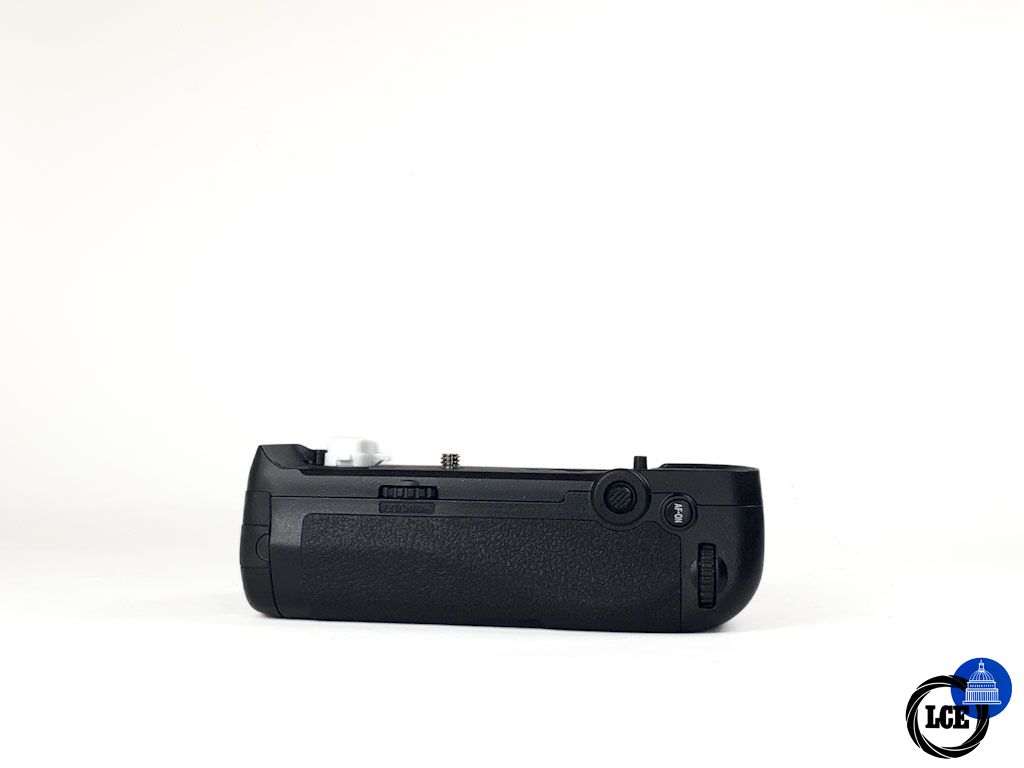Nikon MB-D18 Battery Grip