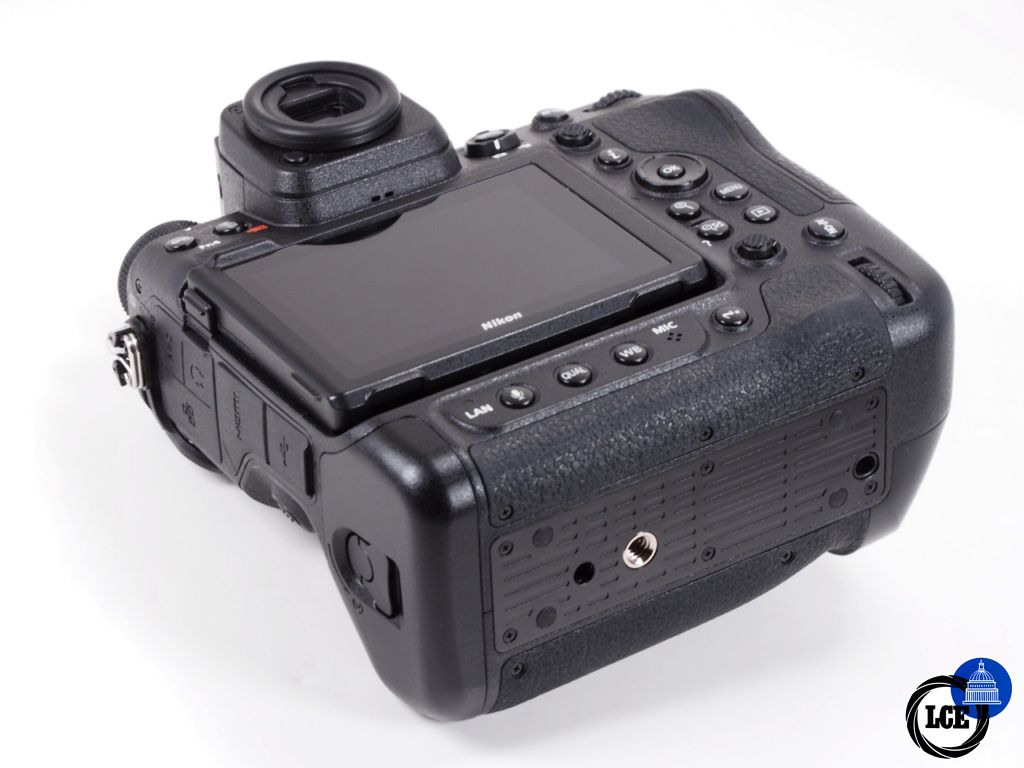 Nikon Z9 & Extra EN-EL 18d Battery