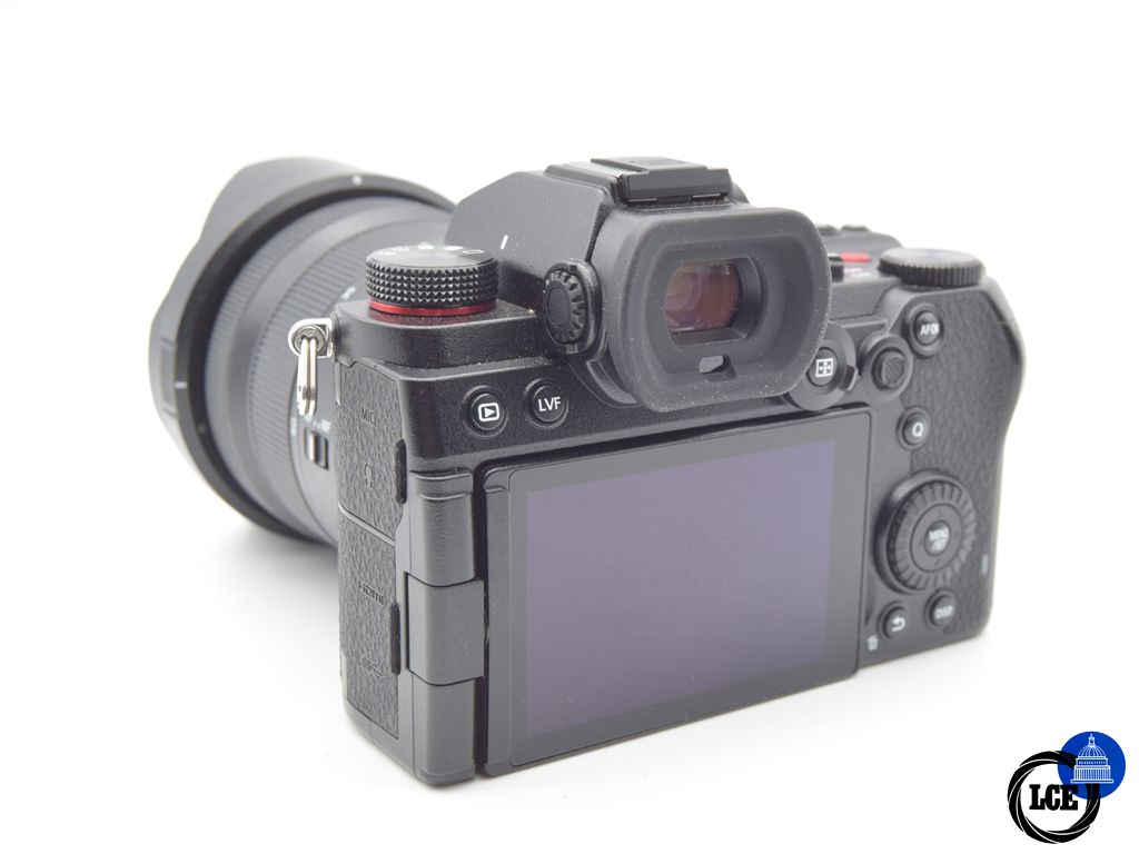 Panasonic Lumix S5 + 20-60mm f/3.5-5.6 S (11050 Shutter)
