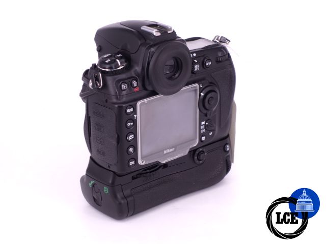 Nikon Nikon D700 Body + MB-D10 Grip