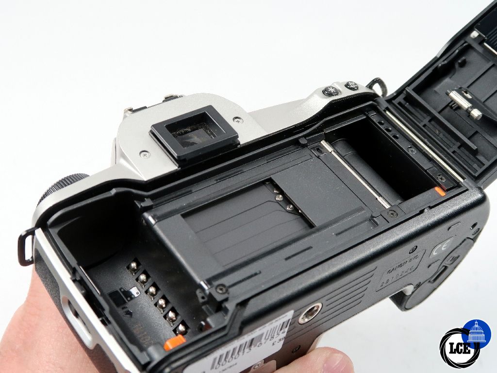 Canon Eos 500n with 28-80mm
