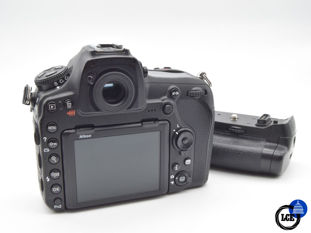 Nikon D850 Body (84306 Shutter) + DTSE Grip + DTSE EN-EL18 + DTSE MH-26 Charger