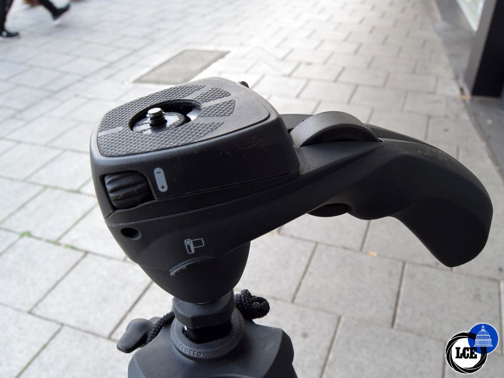 Manfrotto Compact Action Tripod inc travel case