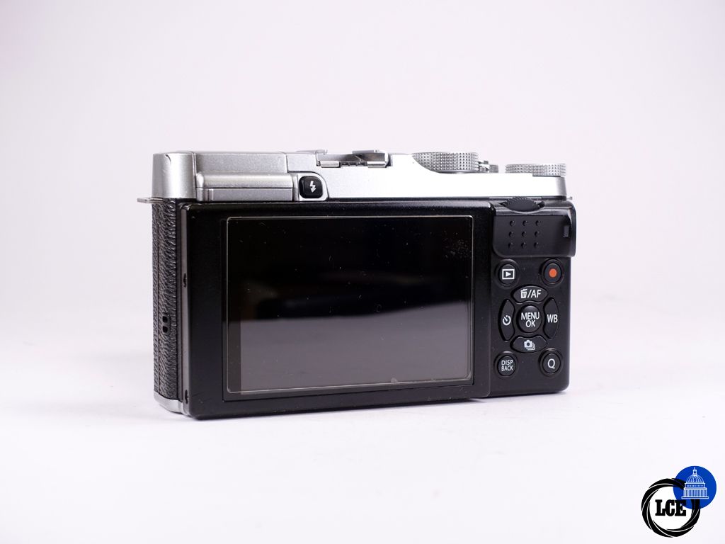 FujiFilm X-A2 + 16-50mm
