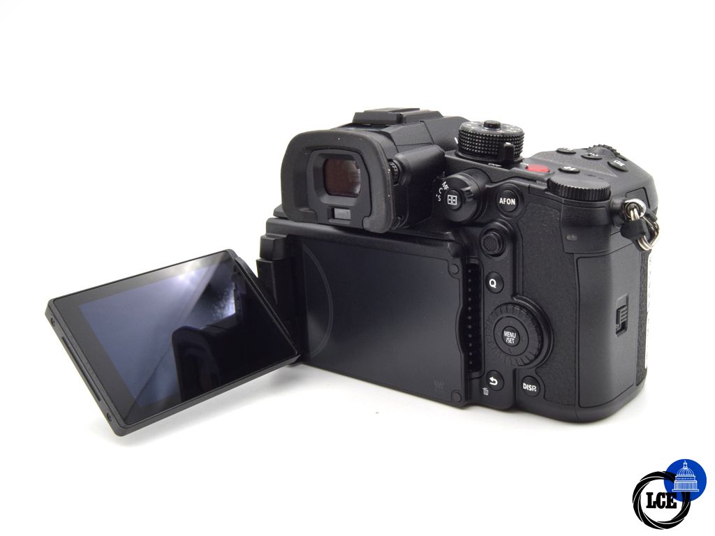 Panasonic Lumix GH6 Body + Small Rig Cage (1,305 shots)