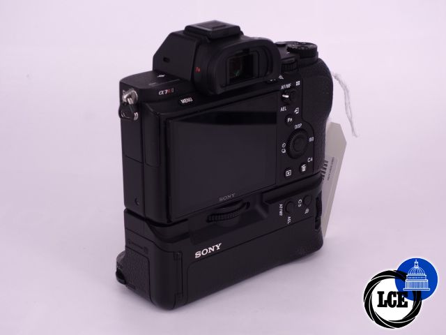 Sony A7R II Body + VG-C2EM Battery Grip