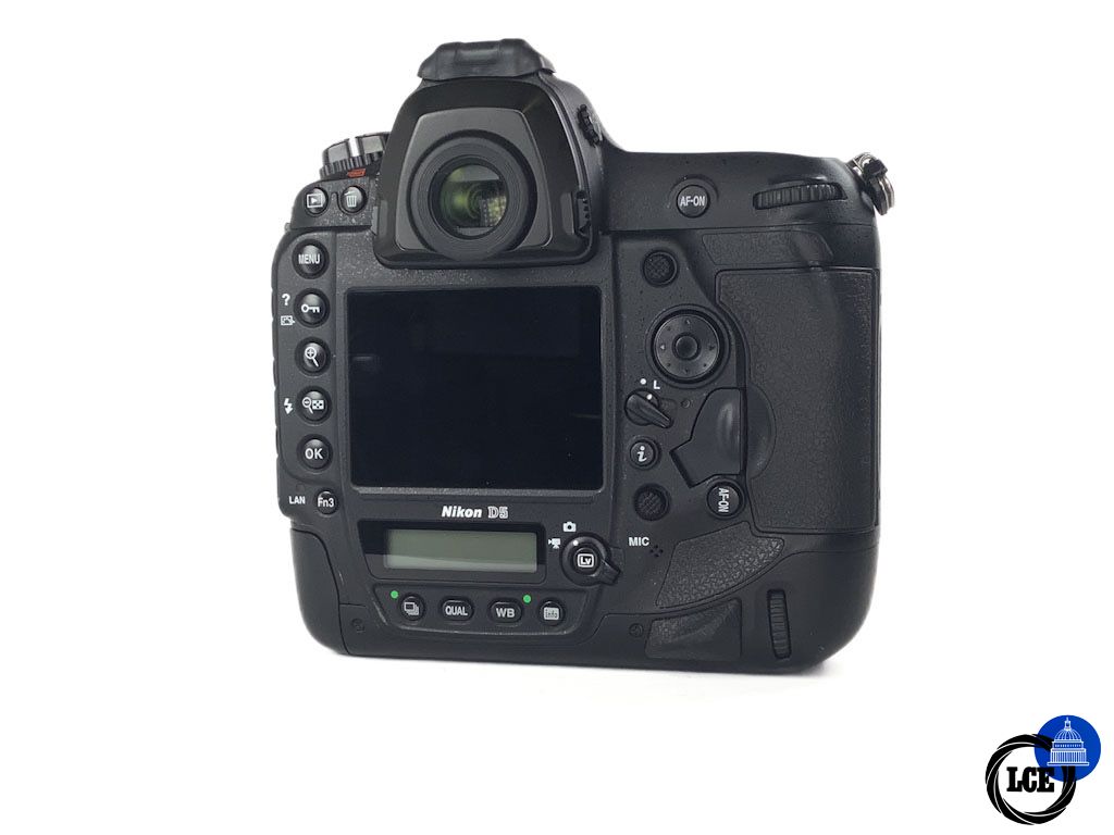 Nikon  D5 XQD Body *23749 Shutter count - Boxed*