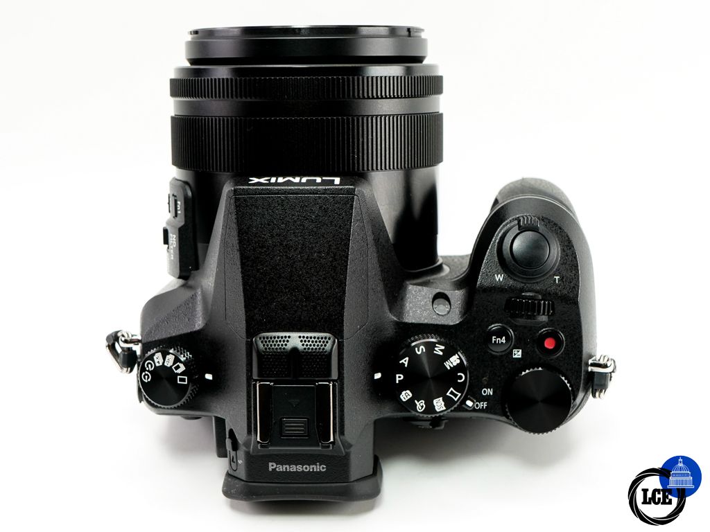 Panasonic FZ2000 * BOXED *