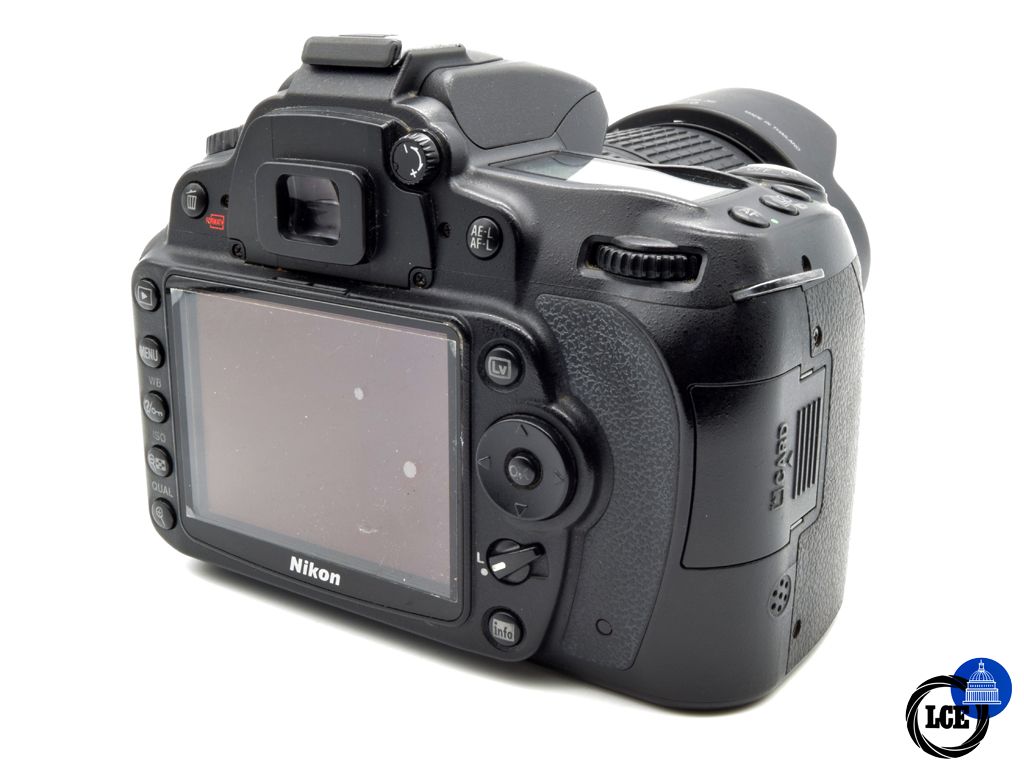 Nikon D90 + AF-S 18-135mm f/3.5-5.6G DX ED 