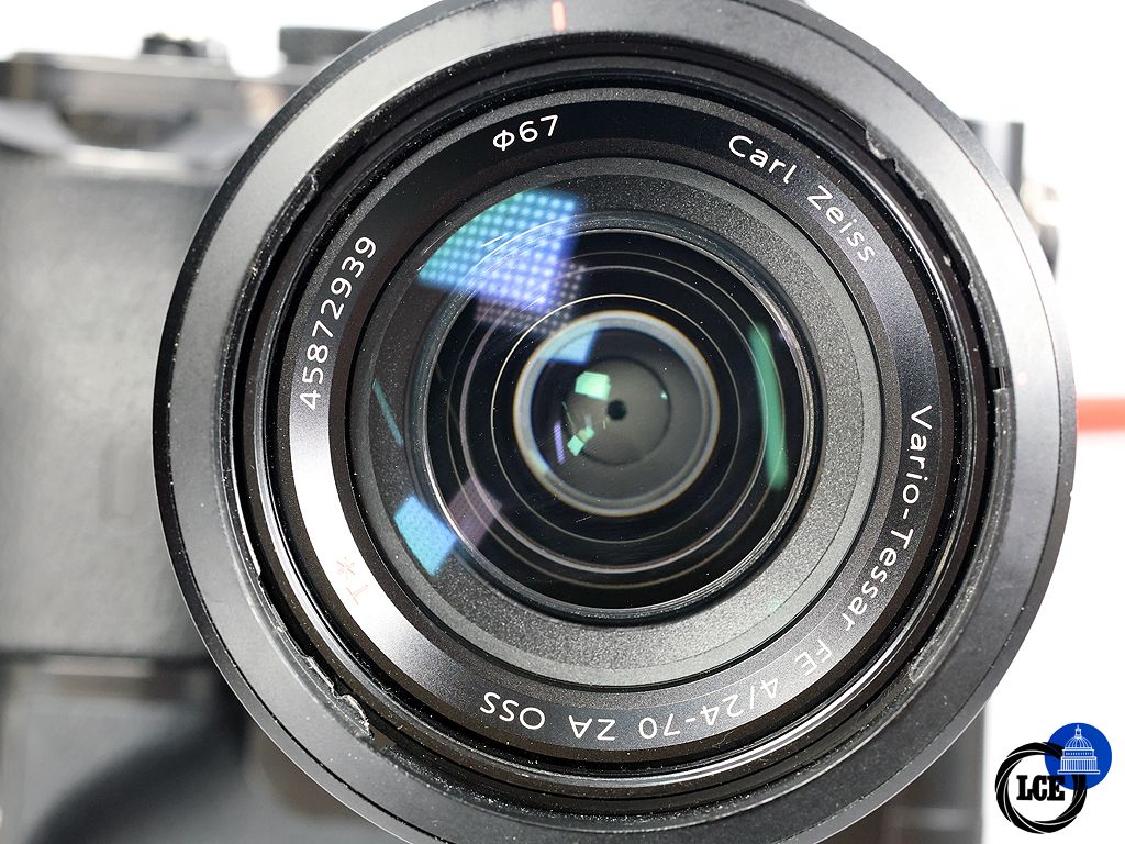 Sony A7R + FE 24-70mm F4 OSS + GRIP