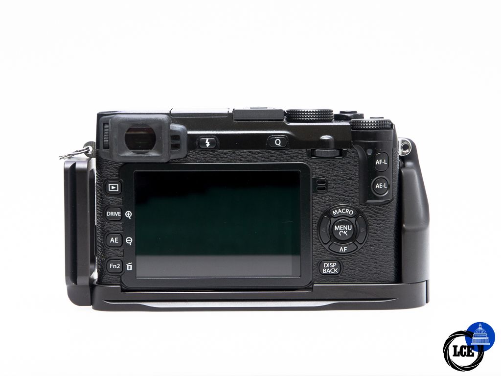 FujiFilm X-E2 + L-Bracket Grip
