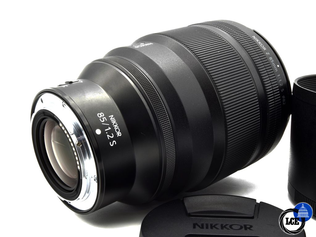 Nikon Z 85mm f/1.2 S Inc box, hood, wrap and instructions. 