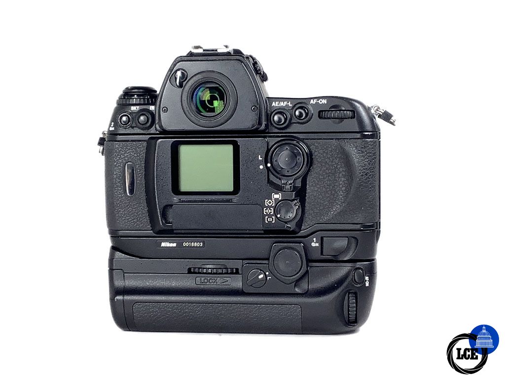 Nikon F6 + MD-40 Battery Grip