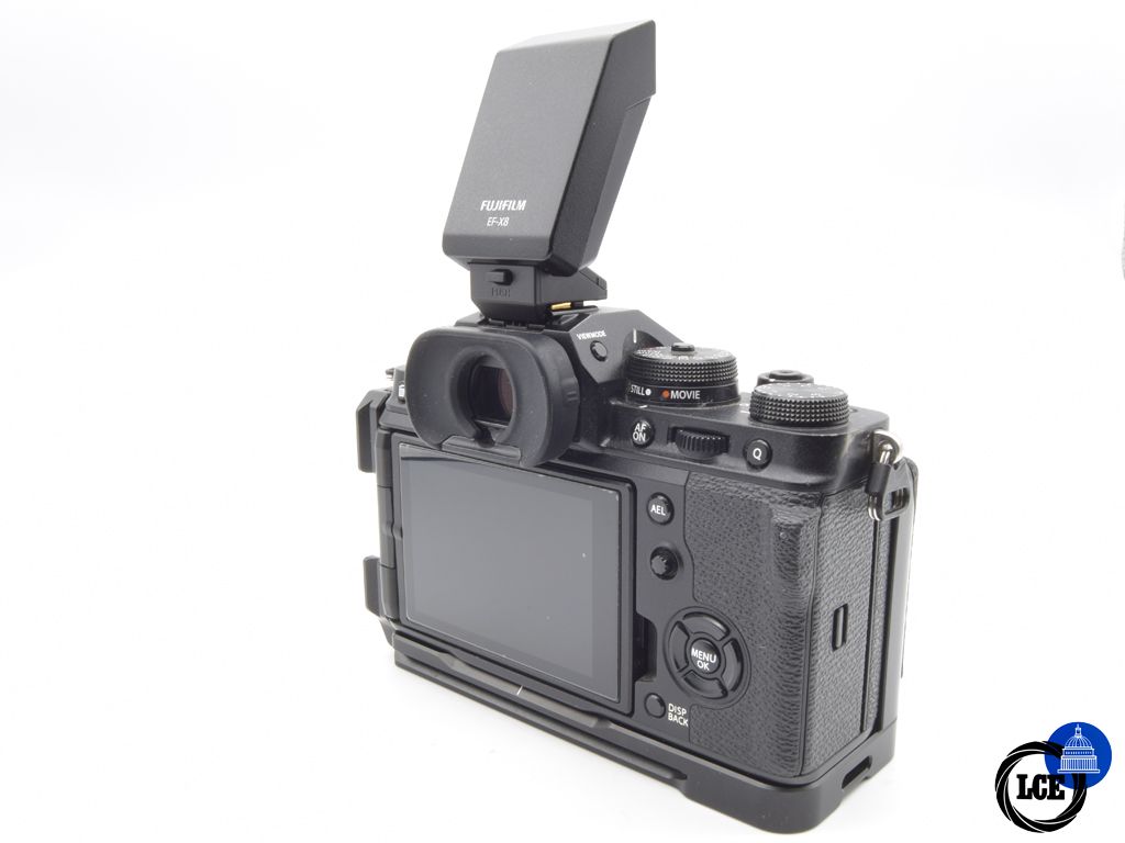 FujiFilm X-T4 Body Black + SmallRig L Bracket (5907 Shutter Actuations) 