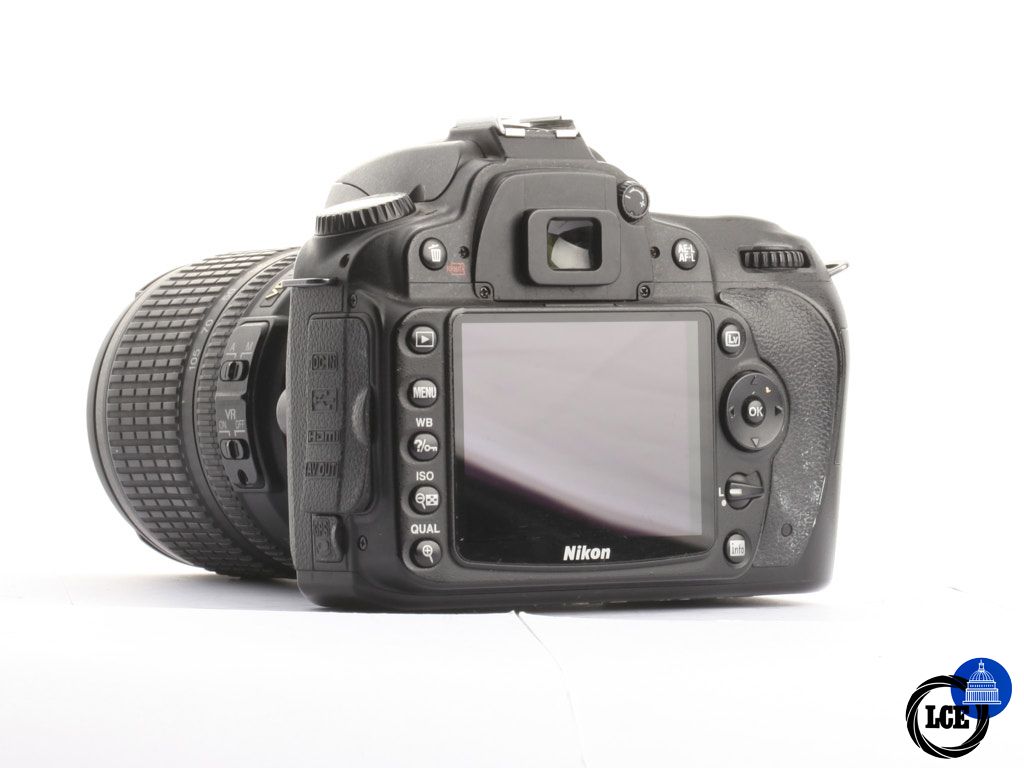 Nikon D90 + AF-S 18-105mm [4*] | 10115711
