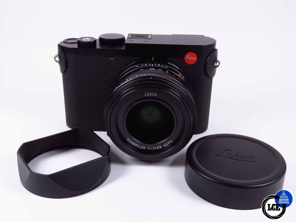 Leica Q3 outfit