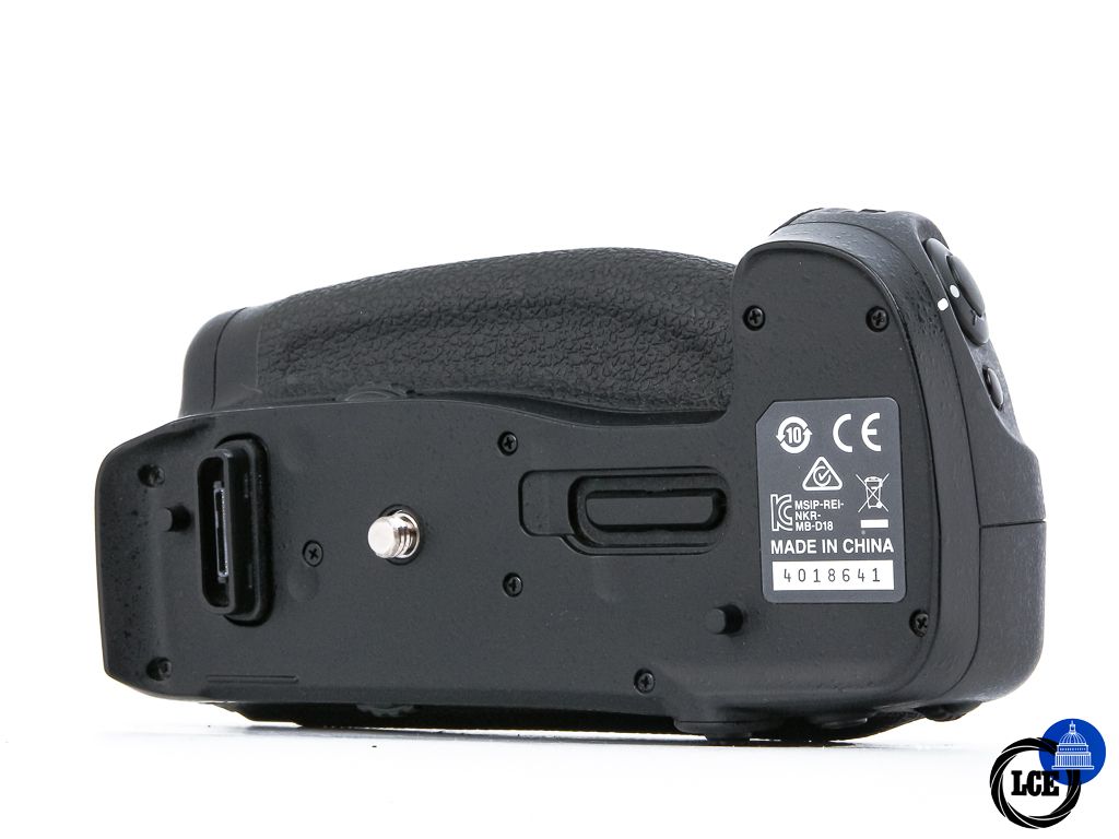 Nikon MB-D18 Battery Grip **Boxed**