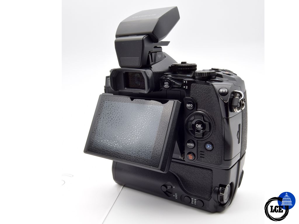 Olympus OM-D E-M1 Body + HLD-7 Battery Grip + Flash Unit