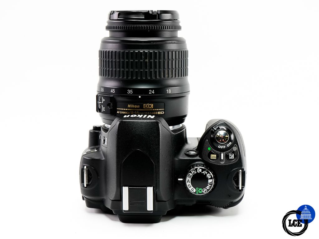 Nikon D40 + AF-S 18-55mm ED II DX