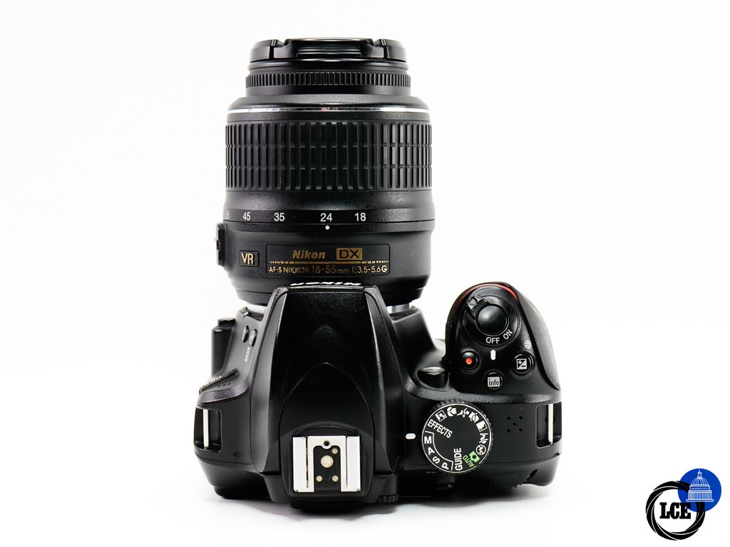 Nikon D3200 + AF-S 18-55mm F3.5-5.6G DX VR 