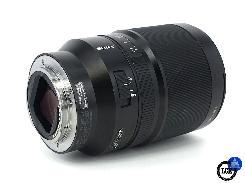 Sony FE 35mm F1.4 ZA Distagon T* | 3*