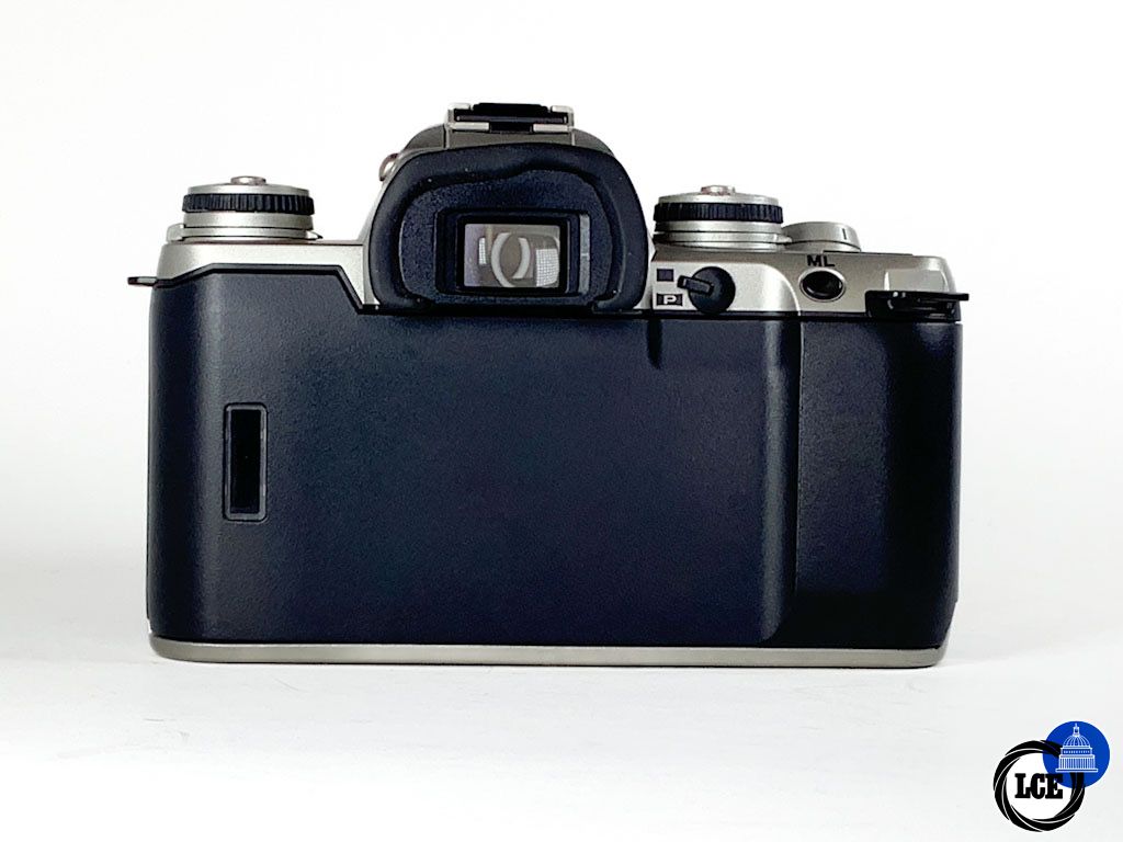 Pentax MZ 5N + 28-70mm F4