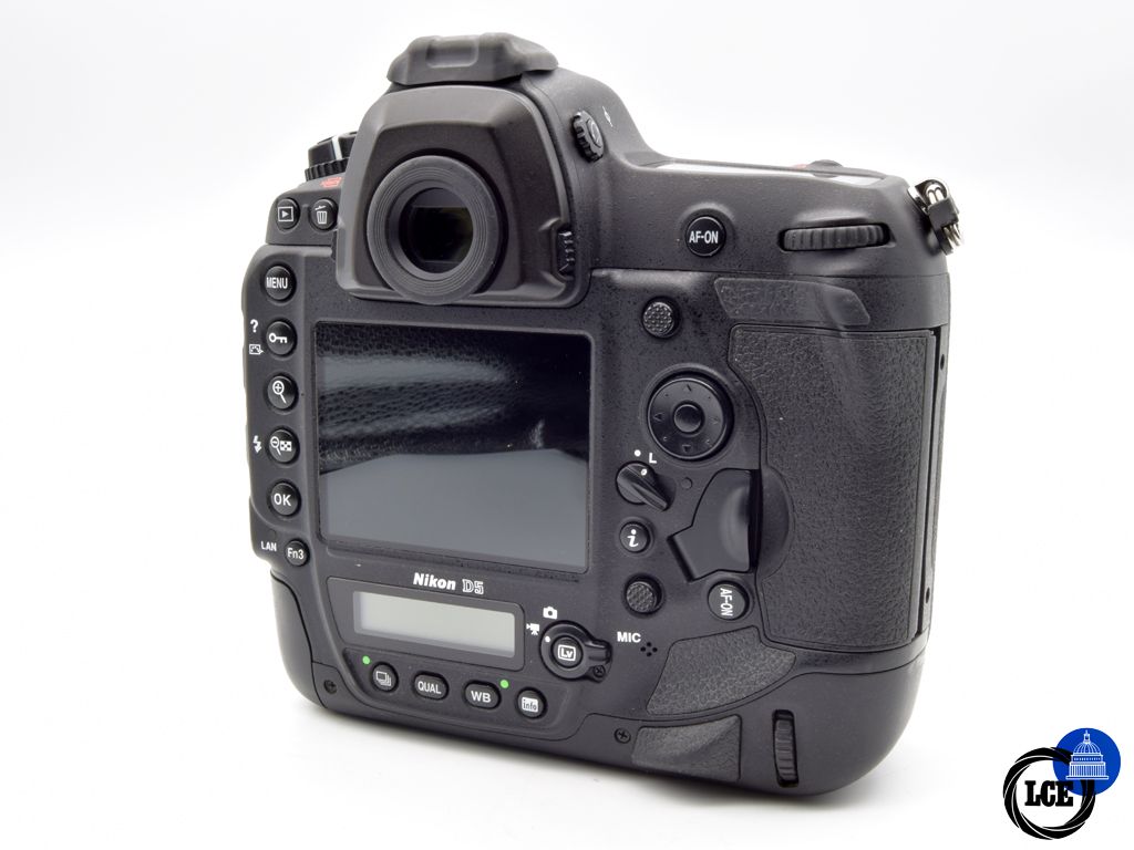 Nikon D5 Body (118,150 shutter actuations) 