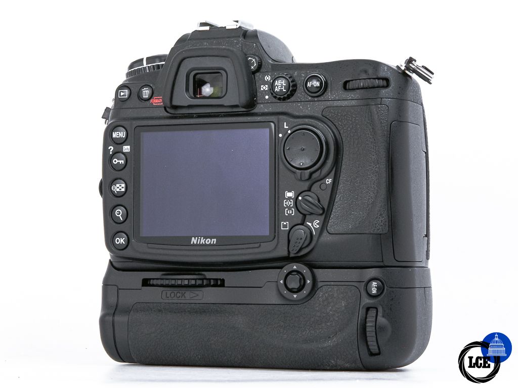 Nikon D300 + MB-D10 **9k Shutter Count**