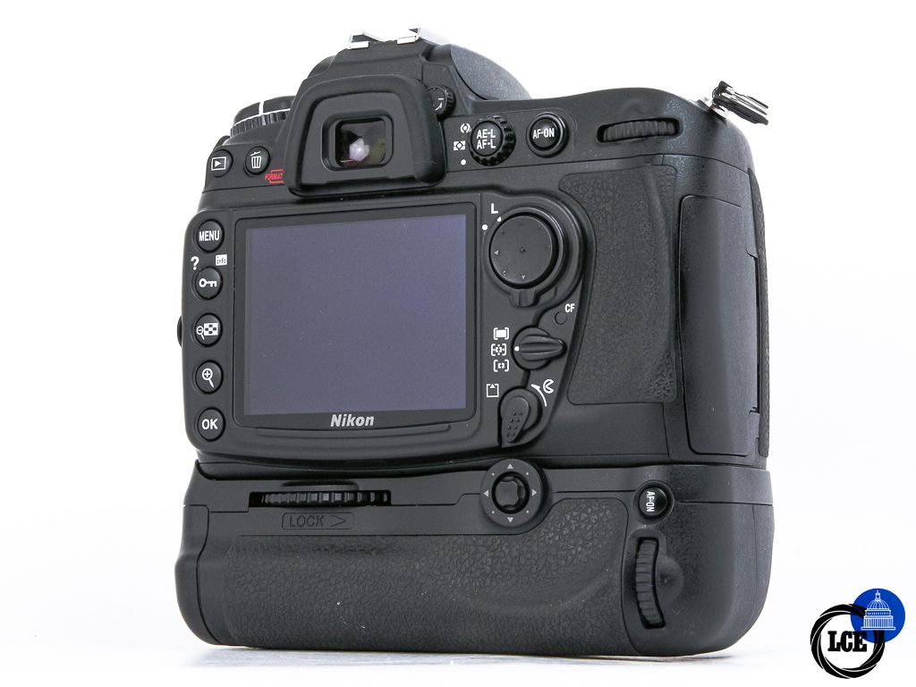 Nikon D300 + MB-D10 **8k Shutter Count**
