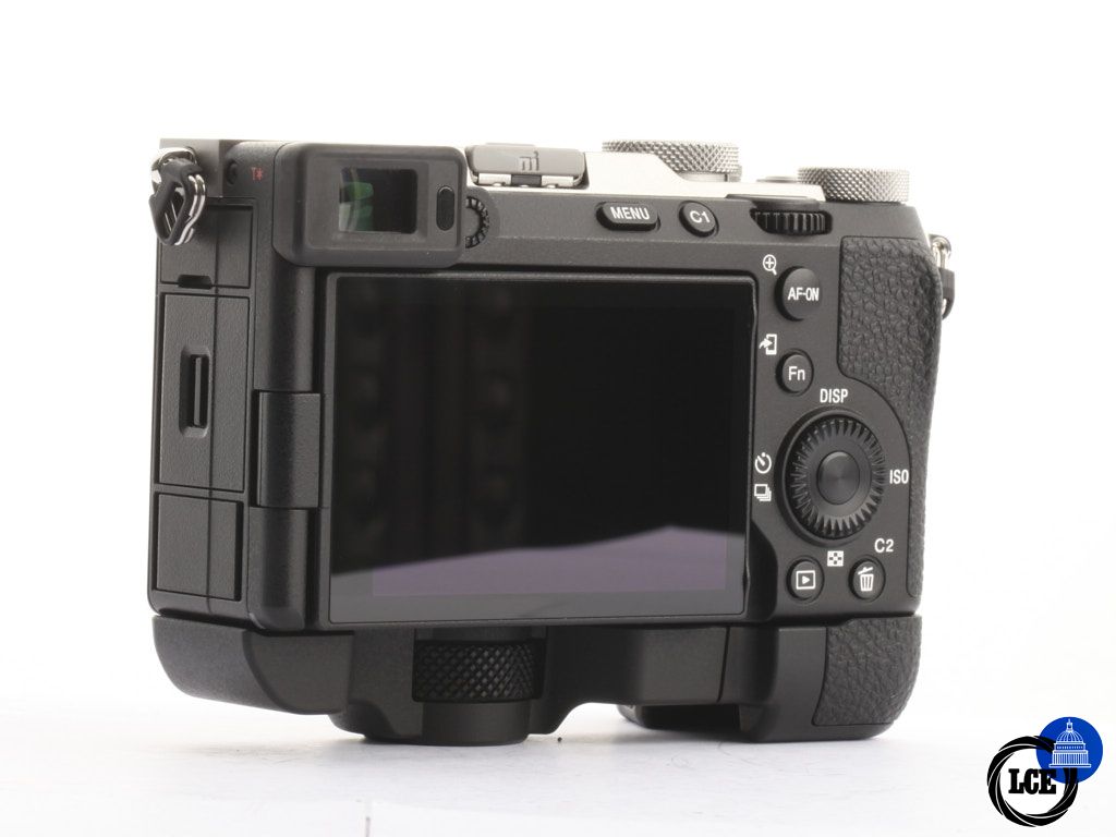 Sony A7CR Body + Grip  [4*] | 10115910
