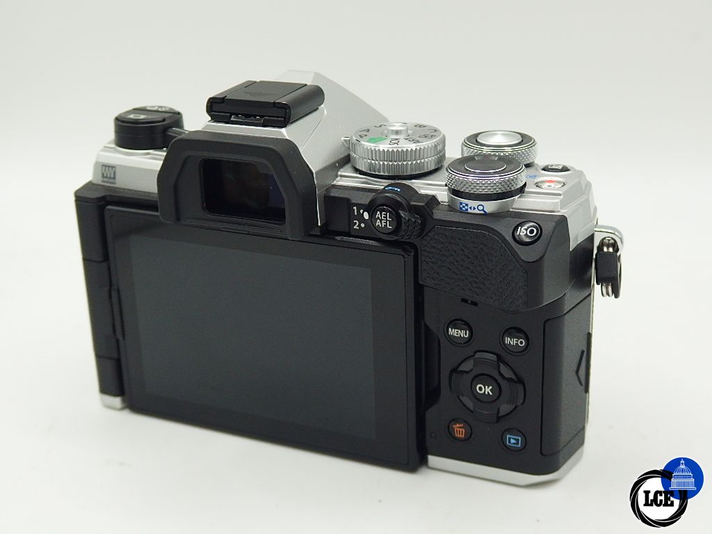 OM SYSTEM OM-5 Silver body