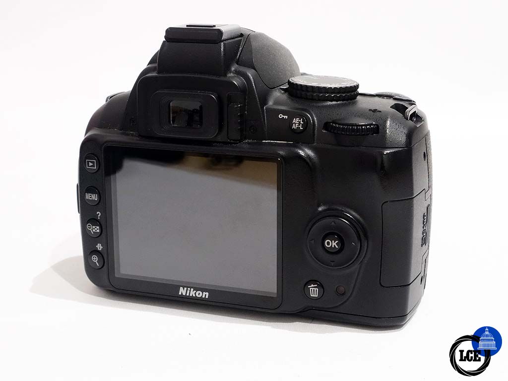 Nikon D3000 + 18-55mm II