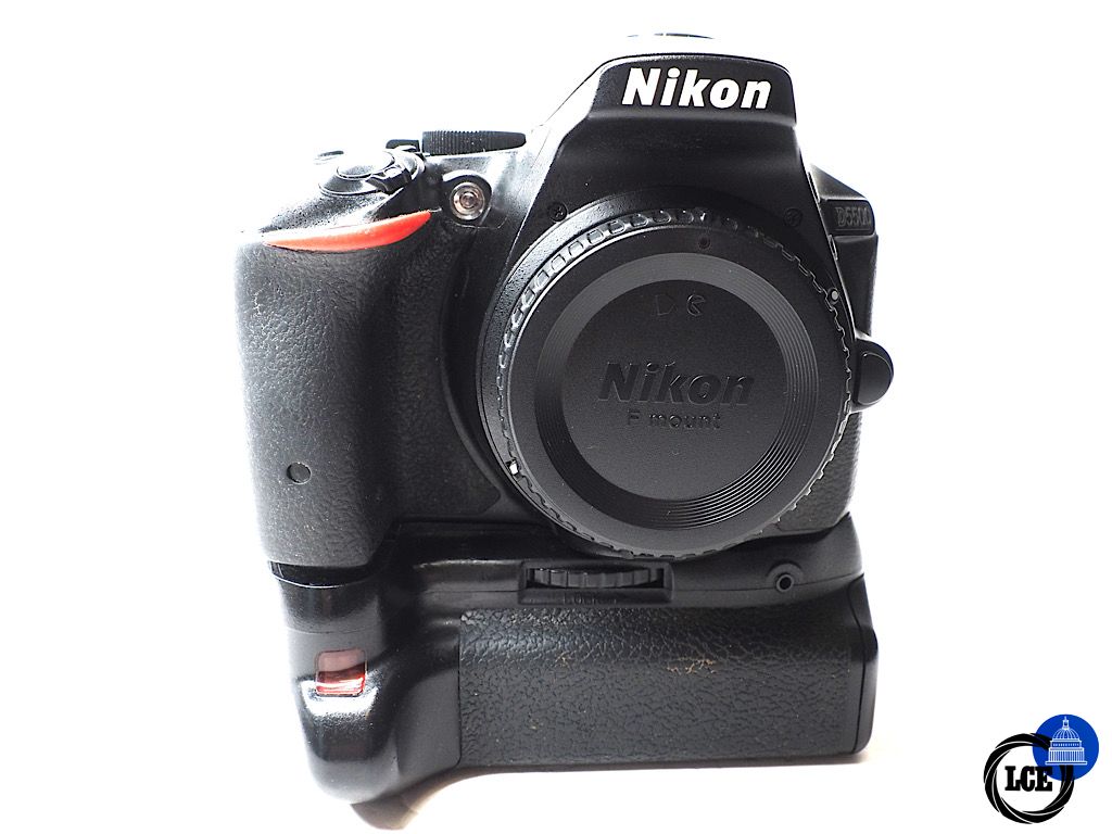 Nikon D5500 Body + Grip