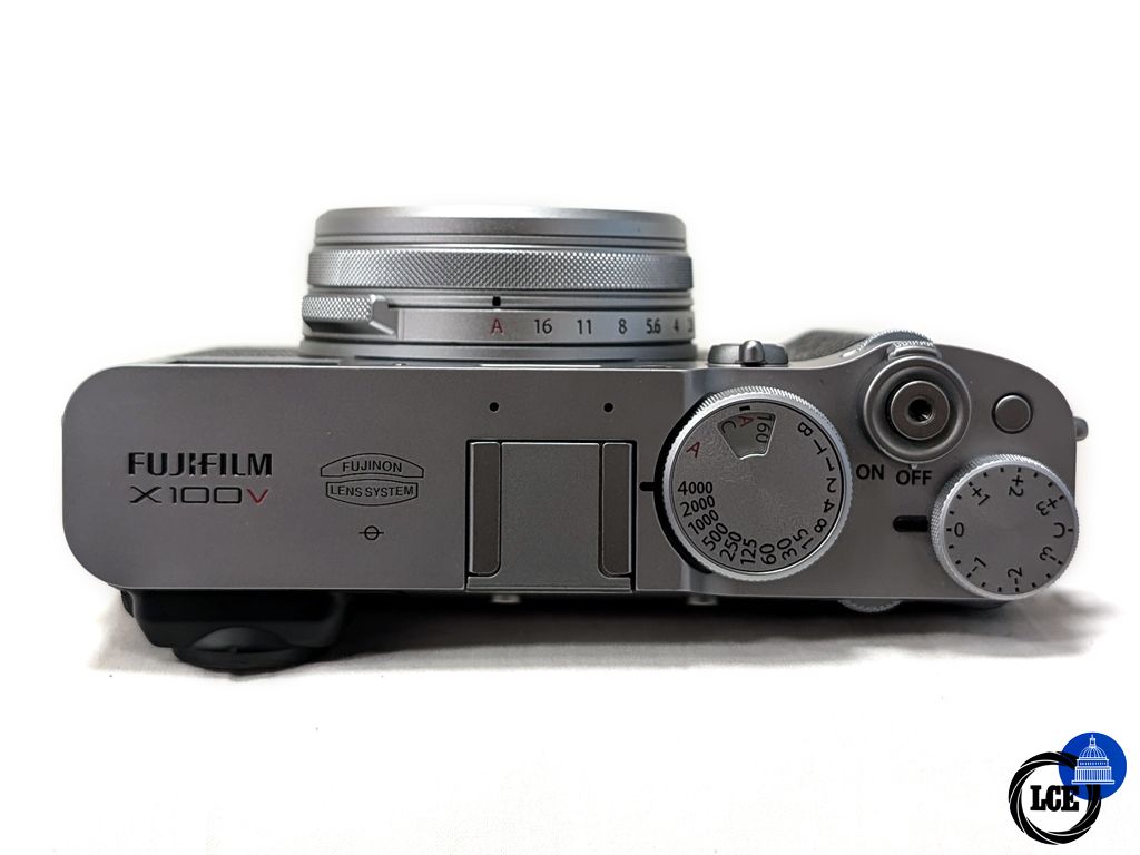 FujiFilm X100V Silver - Low 2600 Shuttercount!