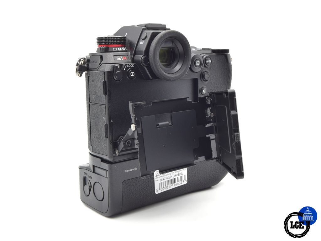 Panasonic Lumix S1R Body + DMW-BGS1 (2212 Shutter Actuations)