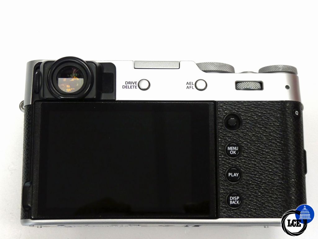 FujiFilm X100 V silver