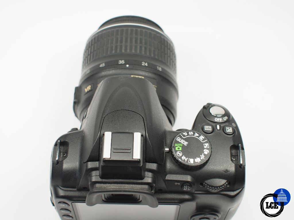 Nikon D3000 + 18-55mm F3.5-5.6 G VR