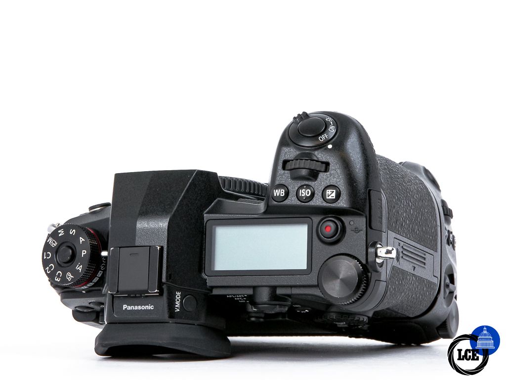 Panasonic Lumix G9 + DMW-BGG9 **10k Shutter Count**