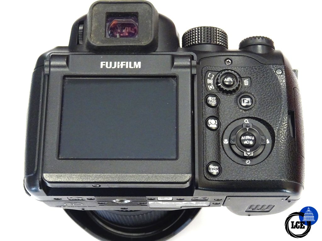 FujiFilm Finepix S100  