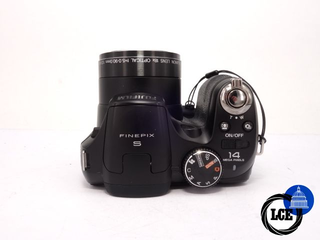 FujiFilm FINEPIX S2995 