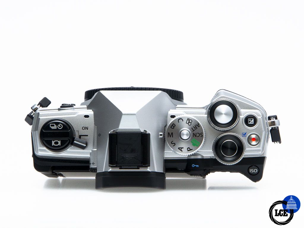 OM SYSTEM OM-5 Body 