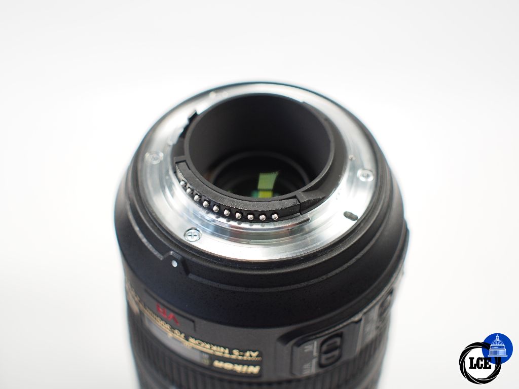 Nikon FX 70-300mm f4.5-5.6 VR