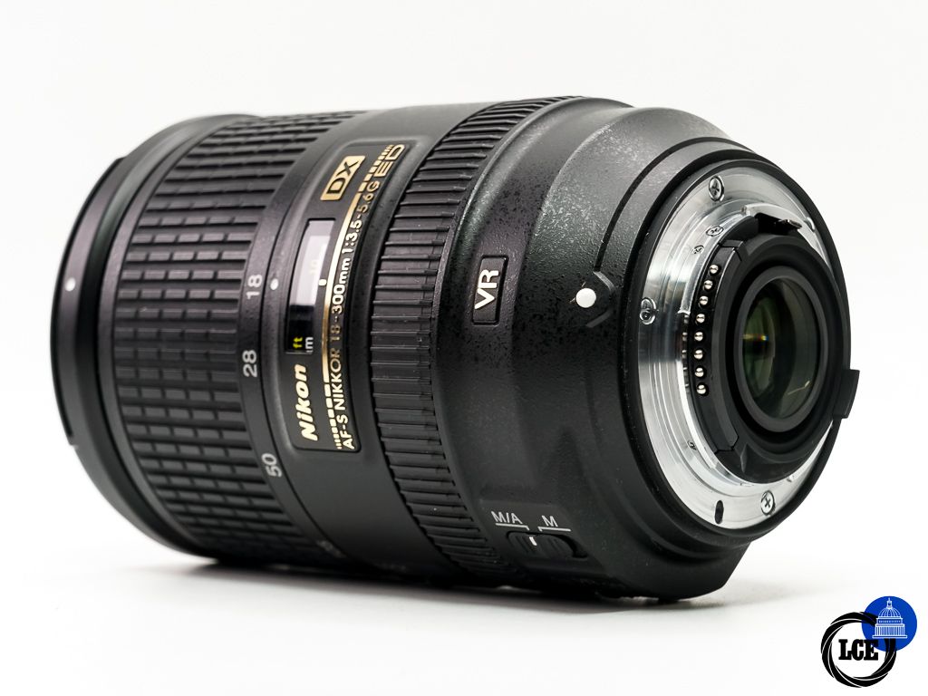 Nikon AF-S 18-300mm F3.5-5.6 G ED DX VR