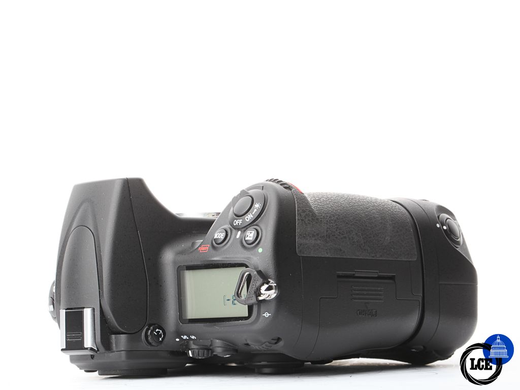 Nikon D700 + MB-D10 | 10113959