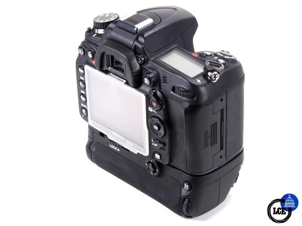 Nikon D7000 & Grip
