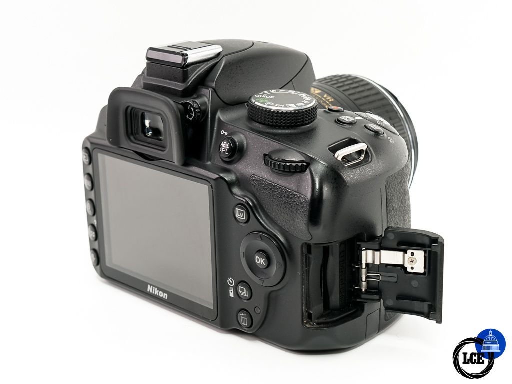 Nikon D3200 + AF-S 18-55mm VR II