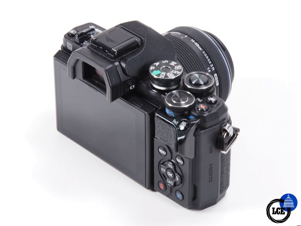 Olympus E-M10 III & 14-42mm